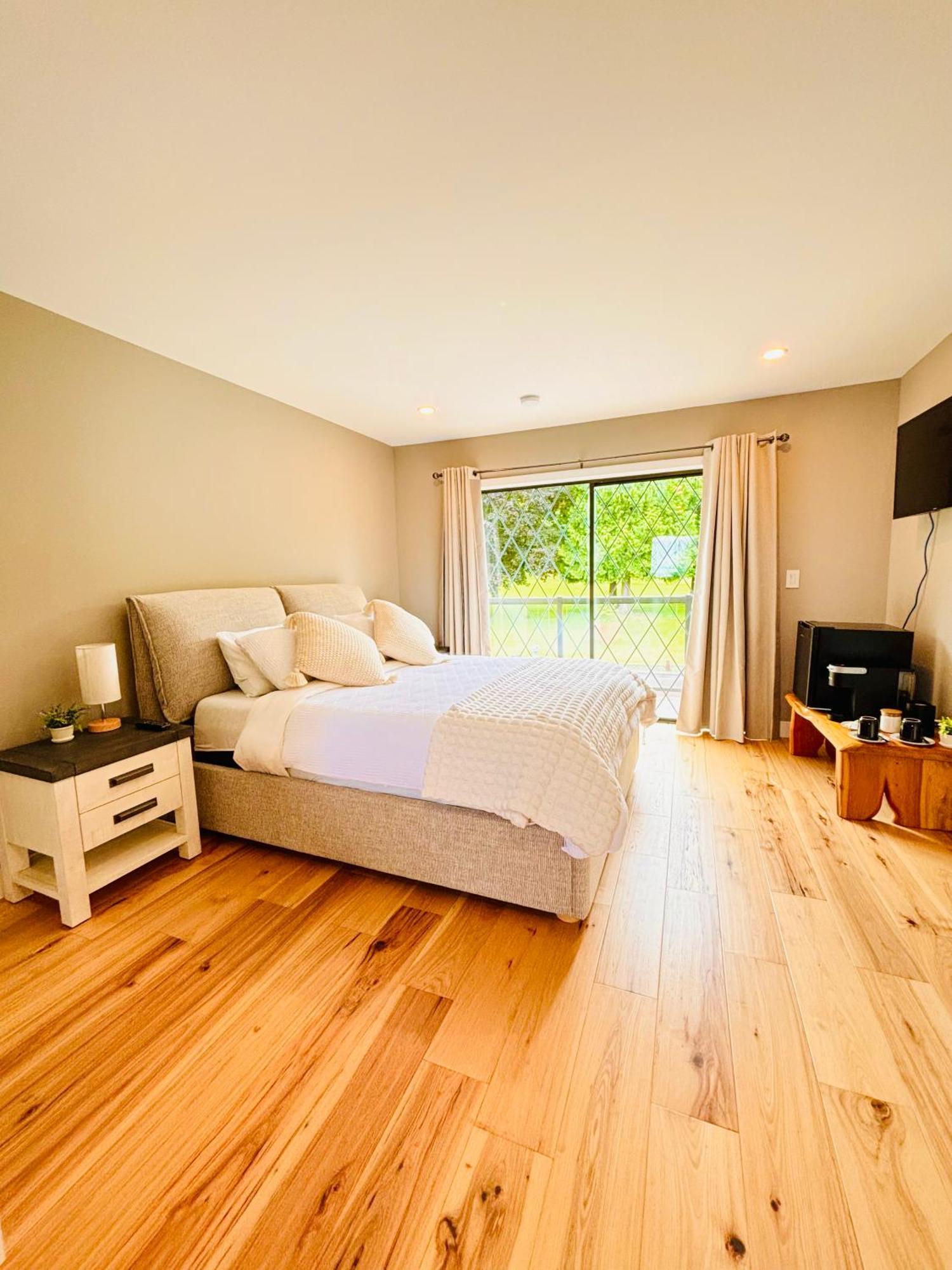Oceanside Manor - Fancy Room - Golf Course & Beach View Qualicum Beach Eksteriør billede